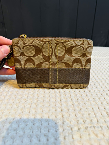 Coach signature wristlet - signature,